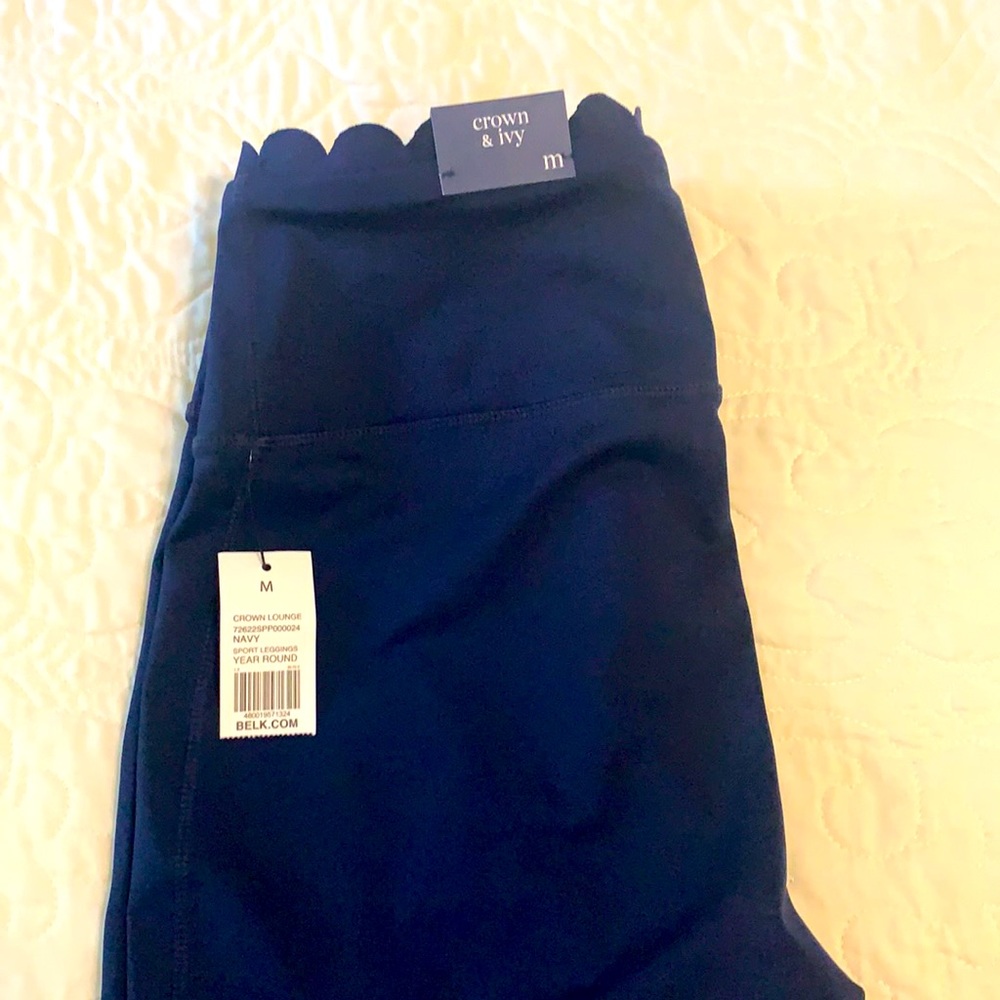 BNWT Crown and Ivy navy leggings with scalloped detail